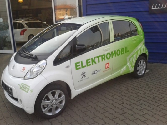 Foto_03_Peugeot_v_barvach_CEZ.jpg