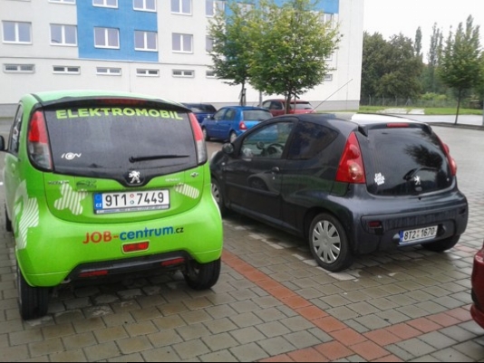 Foto_11_srovnani_peugeot_ion_a_106.jpg