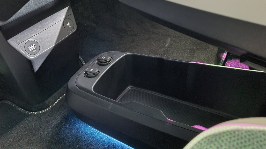 KIA EV6 stredova konzola.jpg
