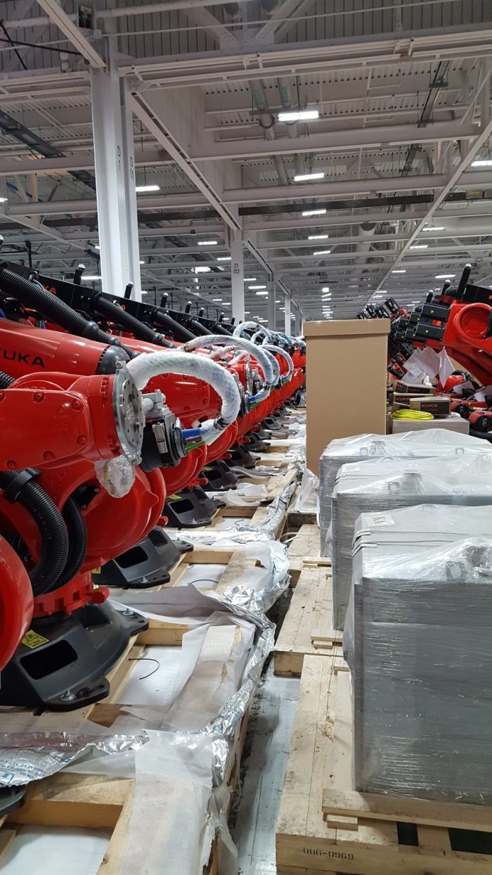 kuka-tesla-model-3-20170425_105716.jpg