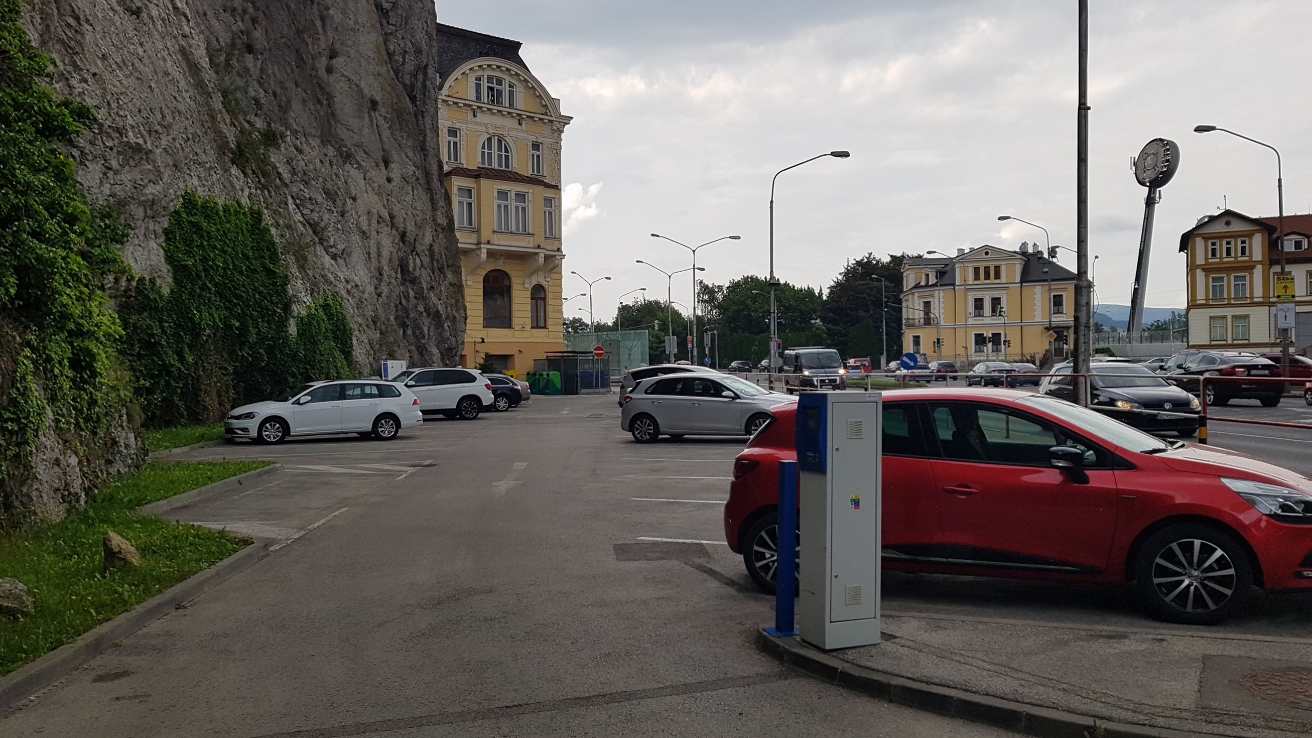Kliknite na obrázok pre väčšiu verziu  Meno:	Parkovisko Elizabeth.jpg Videní:	2 Veľkosť:781,3 KB ID:	25192