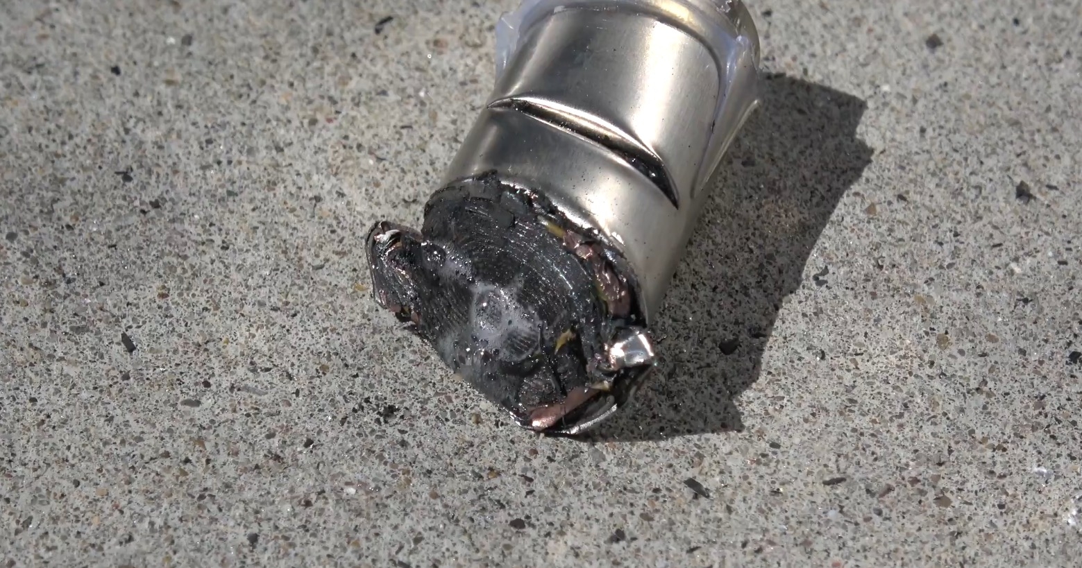 Tesla-18650-Battery-Cell-sliced-Whats-Inside.jpg