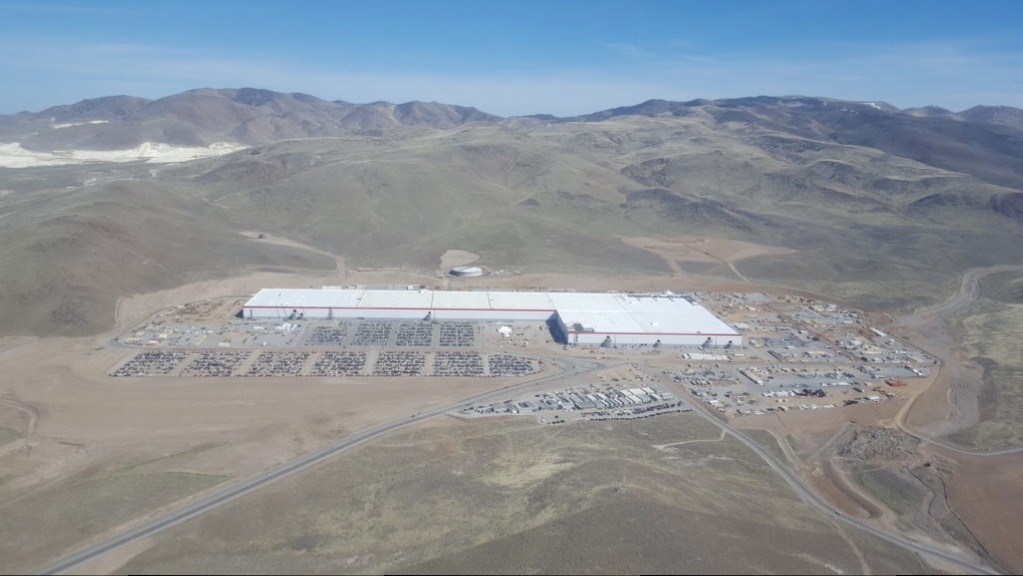 Tesla-Gigafactory-March-2017-teslarati-aerial-2-1024x576.jpg