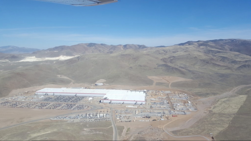 Tesla-Gigafactory-March-2017-teslarati-aerial-3-1024x576.jpg
