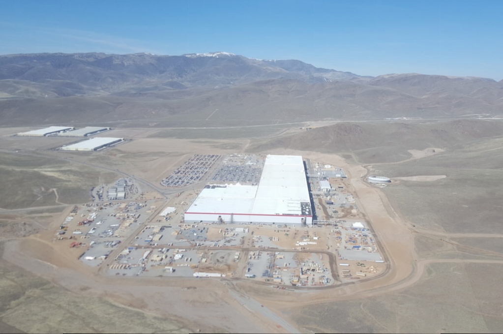 Tesla-Gigafactory-March-2017-teslarati-aerial-4-1024x679.jpg