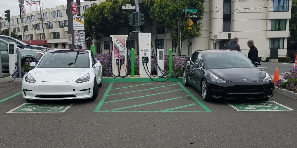 tesla-model-3-black-white-2.jpg