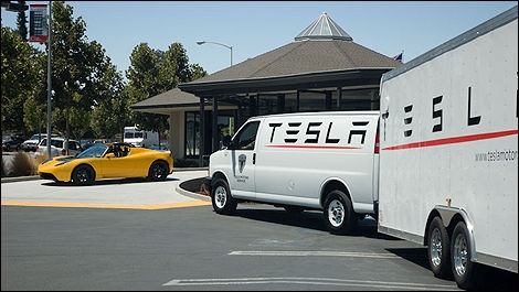 Tesla-Motors-Mobile-Service-i01.jpg