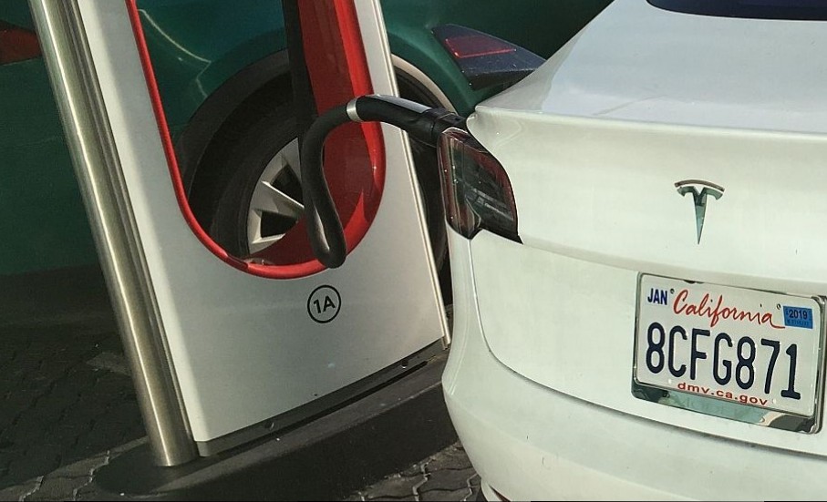 Tesla3-redukcia.jpg