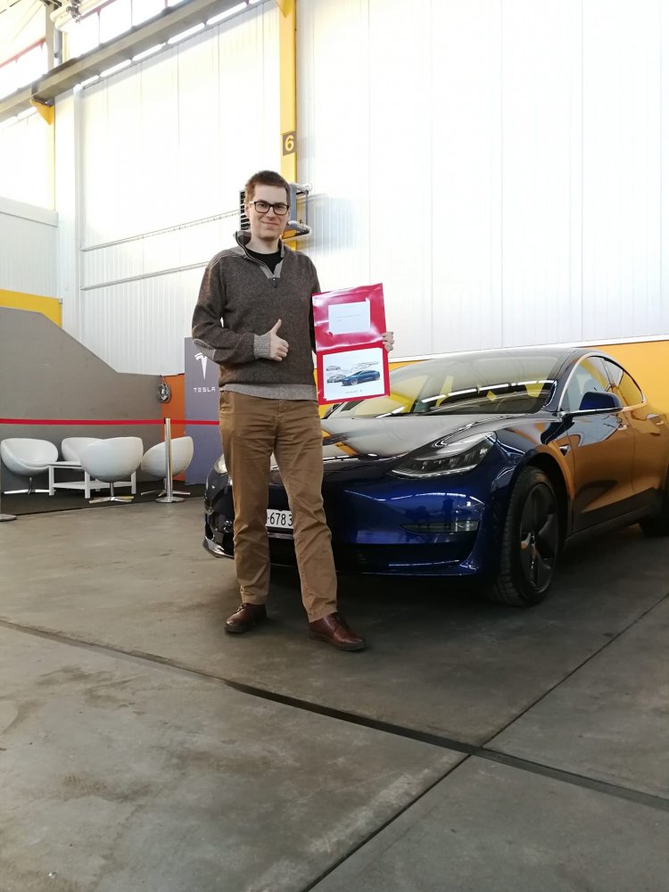 teslabuy.jpg