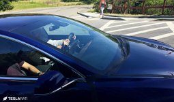 blue-model-3-interior-windshield-dash-04272017.jpg
