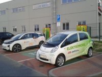 Foto_11_rychlonabijeni_BMWi3_Peugeot_Ion.jpg