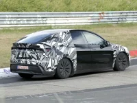Tesla-Model-Y-L-auf-Testfahrt-Heckansicht.webp