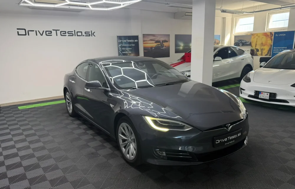 Tesla Model S 75D (2017) – Free Supercharging