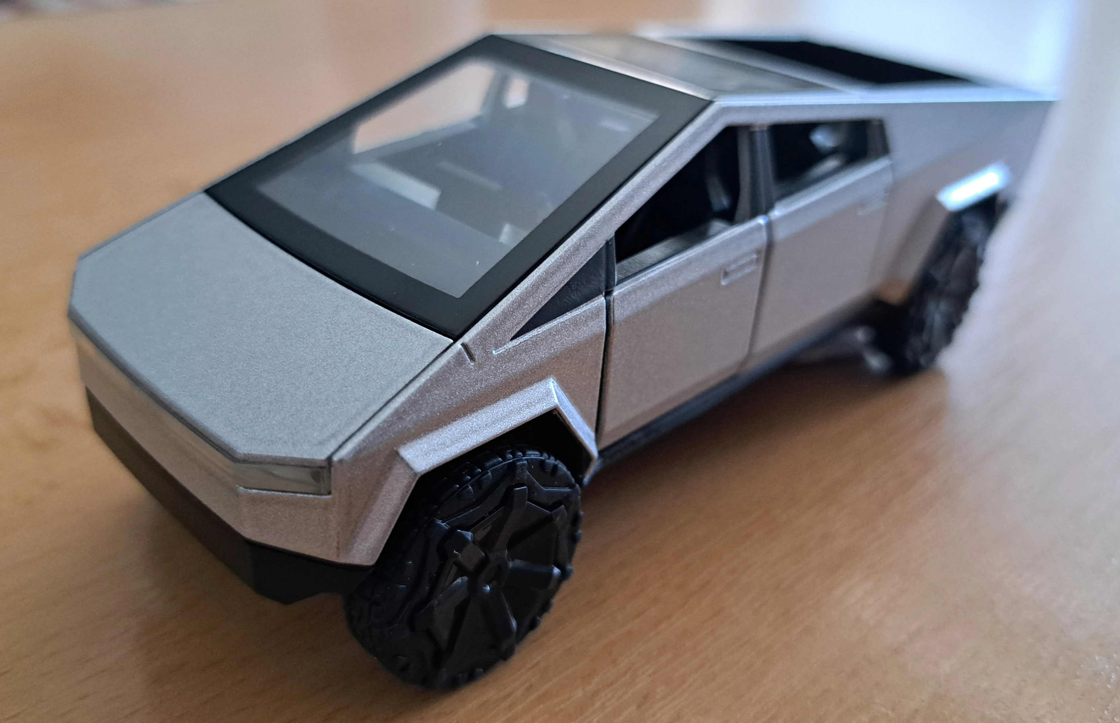 Tesla Cybertruck 1:36