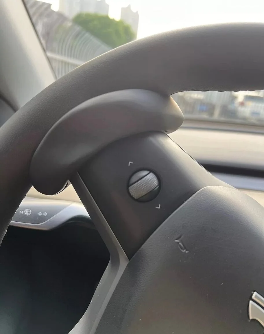 Protizávažie na volant Tesla pre Autopilot, FSD
